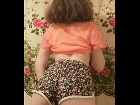 ❤️ Nena jove sexy despullant-se els pantalons curts davant la càmera Vídeo de merda  al ca.hentaisaturn.ru ☑