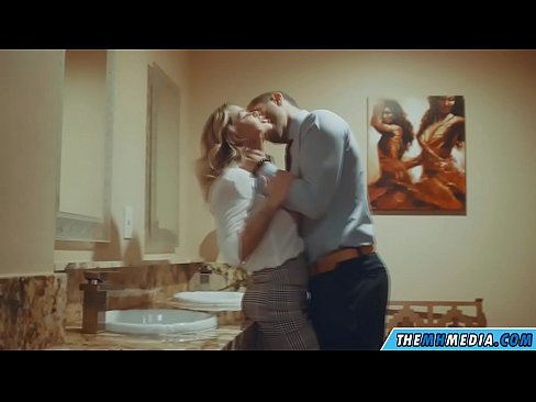 ❤️ Quan una rossa tetona et sedueix en un lavabo públic Vídeo de merda al ca.hentaisaturn.ru ☑